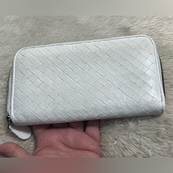 Bottega Veneta Snow White Intrecciato Wallet - Picture 2 of 7